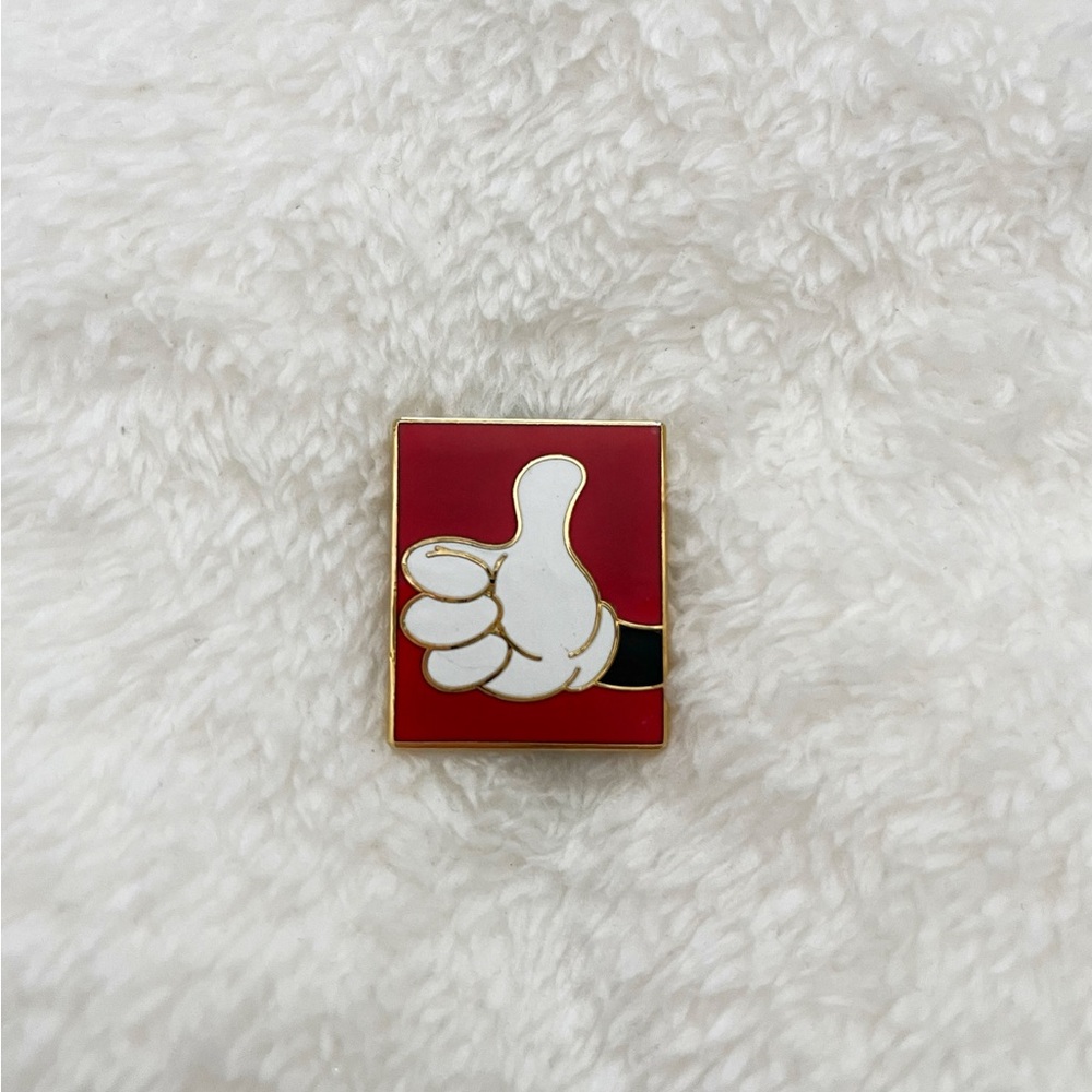 Disney 2002 Mickey thumbs up pin